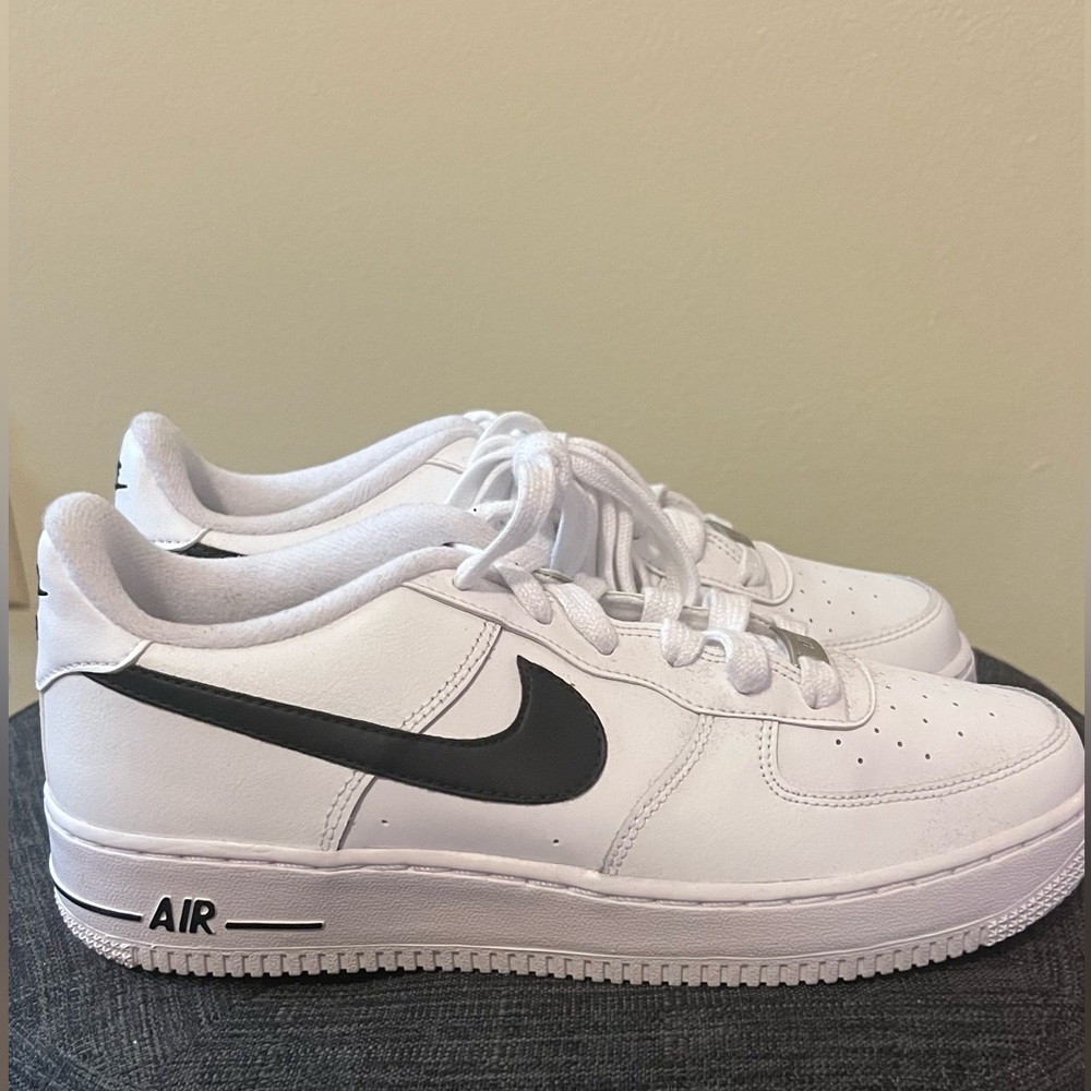 Nike Air Force size boys 6.5/ women’s 8